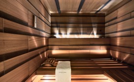 Saune in Holzoptik in der Private Spa Suite Diamant