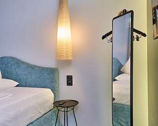 Designlampe im Hotelzimmer vom Limmathof Baden